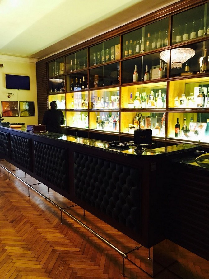 Smoking in Rome Cigar Club