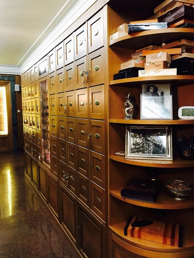 Smoking in Rome Cigar Club