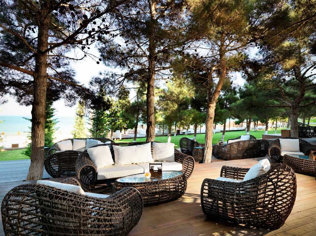 Bilgah Beach Hotel: Coastal Luxury with a Cigar in Hand