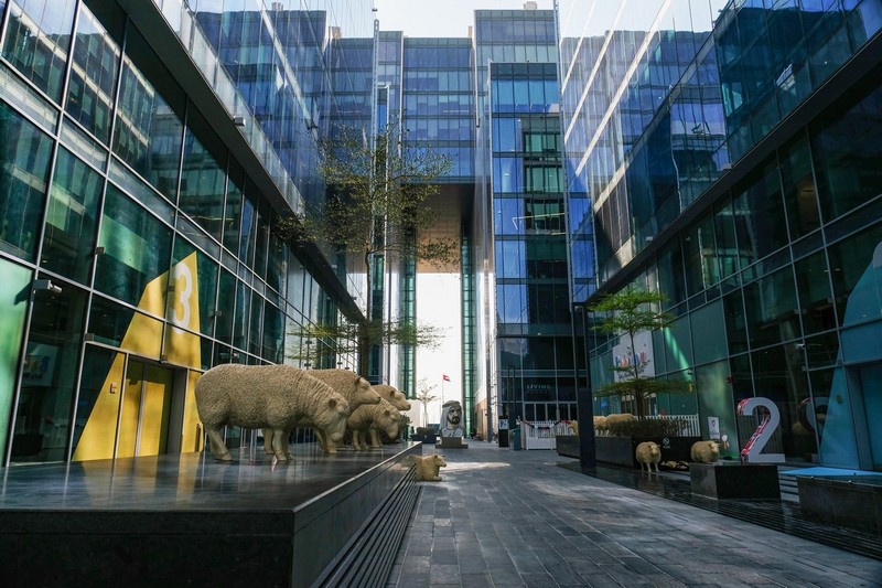 A street in Dubai’s Design District (D3), lined with animal sculptures that blend creativity with urban design.Photo: Shutterstock