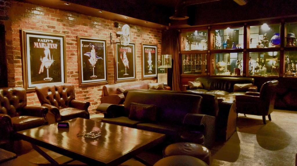 Katzy's Live The Firs, Hyatt Shopping Centre,