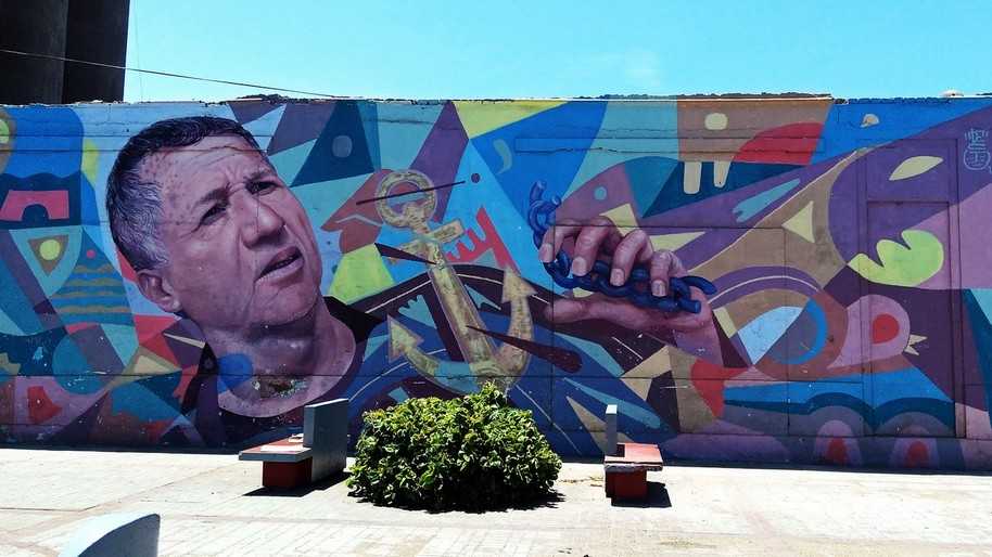 Colorful mural by Peruvian artist Decertor in Callao. Photo: Sheishu