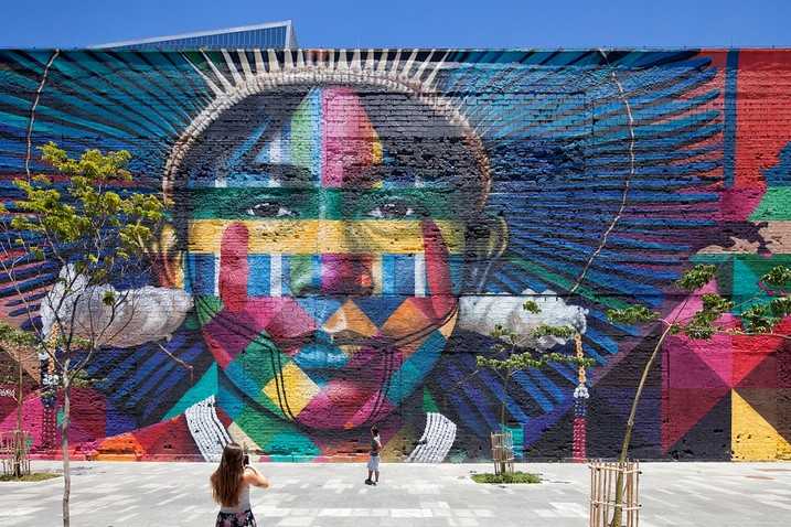 Detail from Eduardo Kobra's colorful mural on Olympic Boulevard. Photo: Flickr