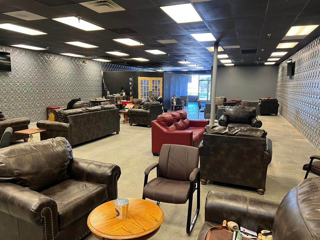 Leaf & Barrel Cigar & Bourbon Lounge. Photo: Facebook