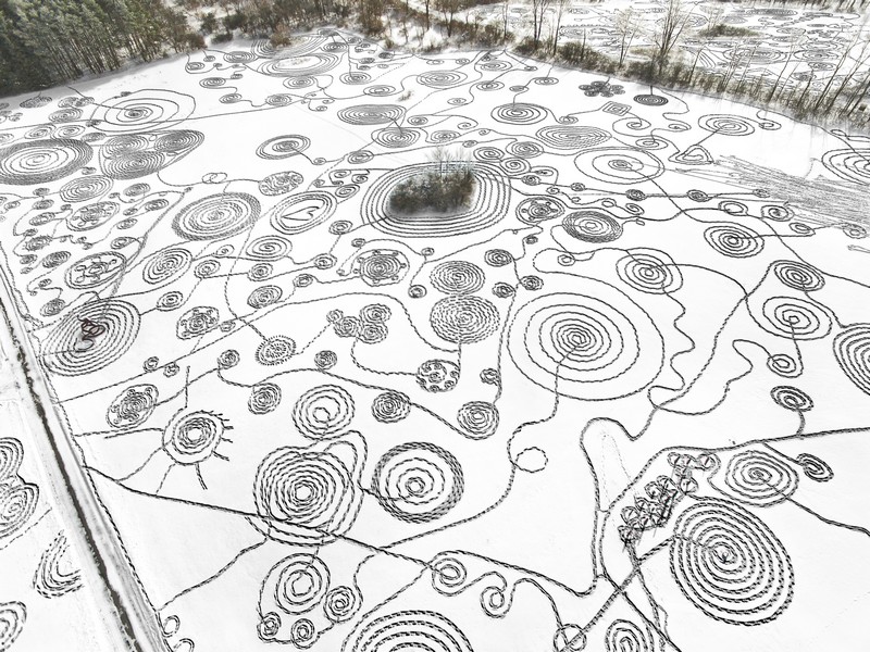 Spiral forms created on a vast snowy field at Stone Quarry Hill Art Park, New York, 2016, by Sonja Hinrichsen.