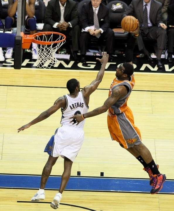 Stoudemire, in a Phoenix Suns uniform, soaring for one of his trademark dunks. Photo: Wikipedia