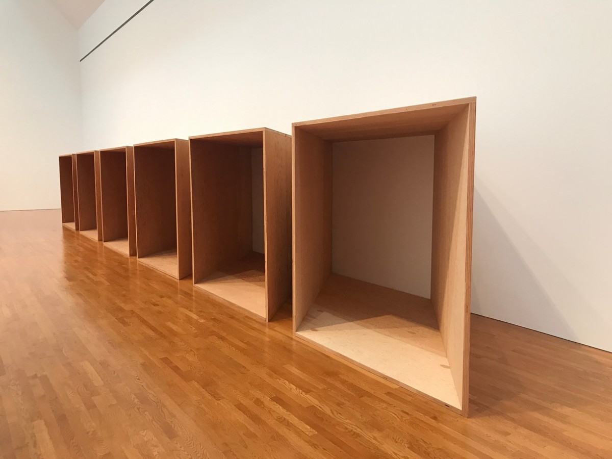 A minimalist work by artist Donald Judd, composed of three-dimensional geometric forms (National Gallery of Canada, Ottawa). Photo: Shutterstock.
