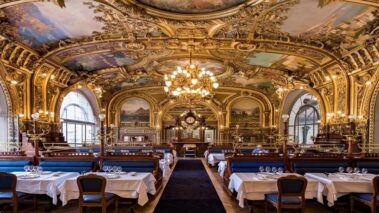An expansive interior reminiscent of an opulent Belle Époque ballroom. Photography: Gare de Lyon, Place Louis Armand, Paris
