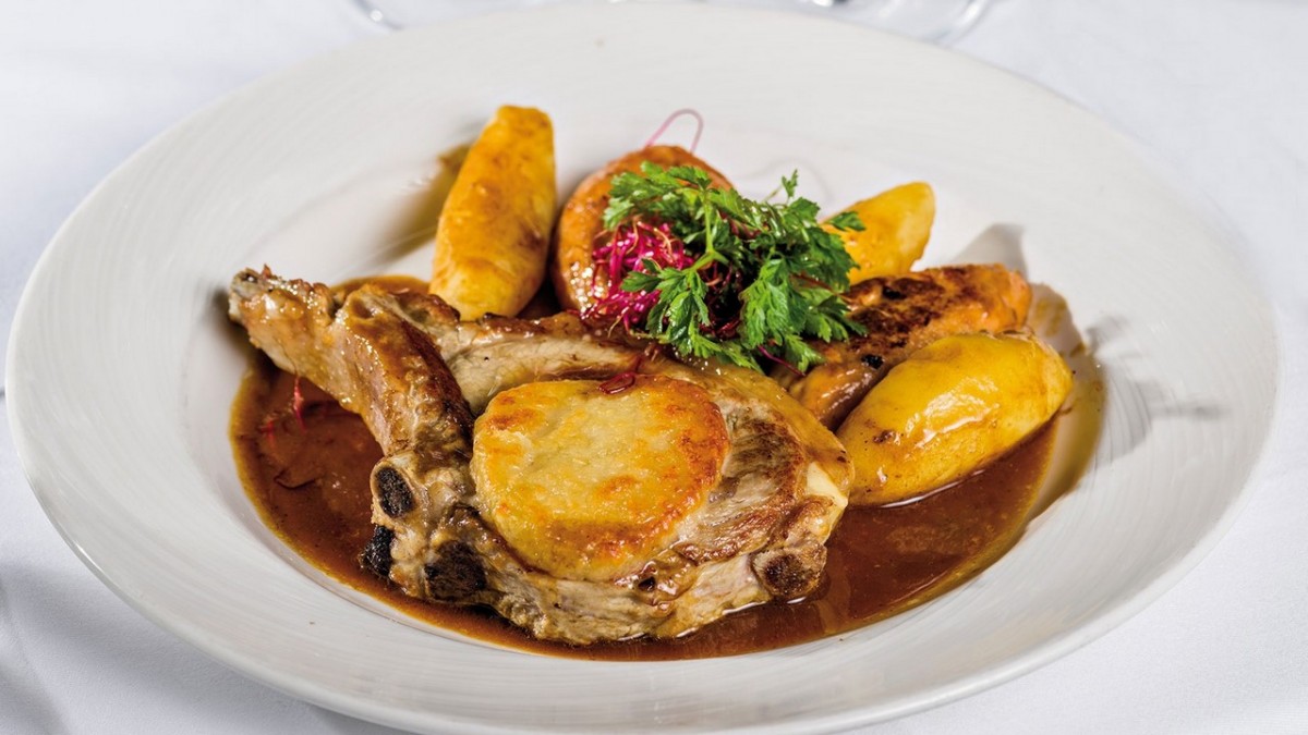 Veal chop with gnocchi and potatoes. Photography: Gare de Lyon, Place Louis Armand, Paris